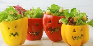 grusel-paprika-mit-salat gruselige paprikas mit salatfüllung