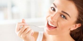 light produkt joghurt frau light podukte lebensmittel joghurt