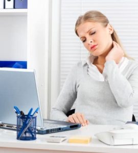 NAckenschmerzen im Büro: Eine schmezhafte Angelegenheit