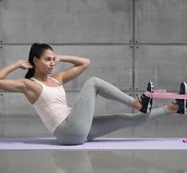 Sportlerin beim Powerbands Training