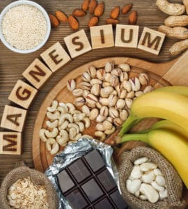 Tisch voller Lebensmittel mit ausreichend Magnesium