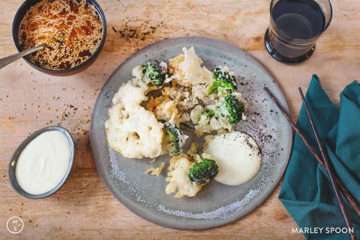 Tempura-Gemüse mit Joghurt-Dip und Misosuppe