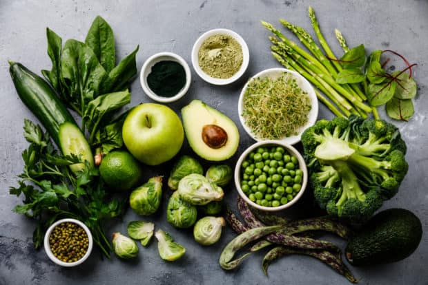 Frisches grünes Obst und Gemüse