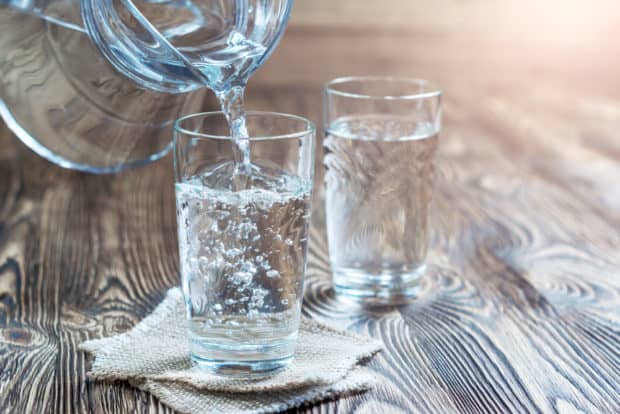 Gläser mit Wasser