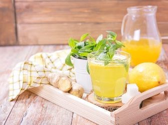 Limonade auf einem Tisch